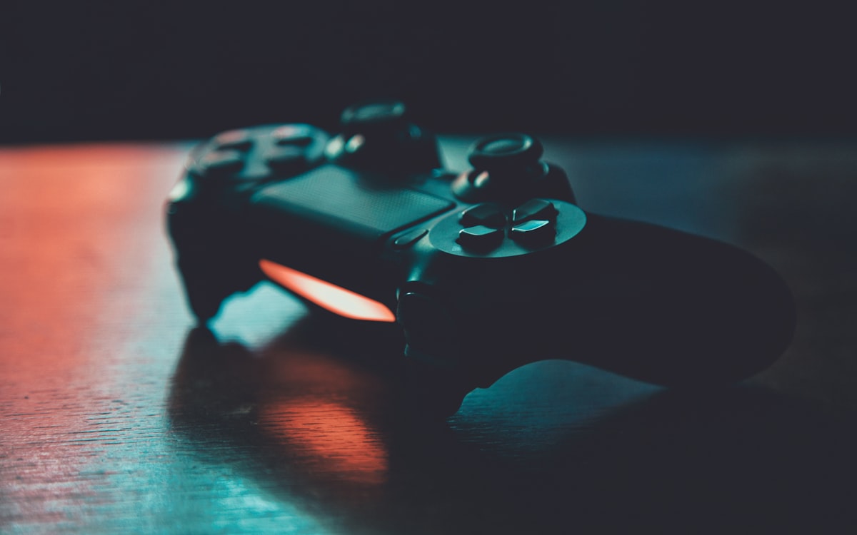 Game controller ready to be used as a teleprompter remote